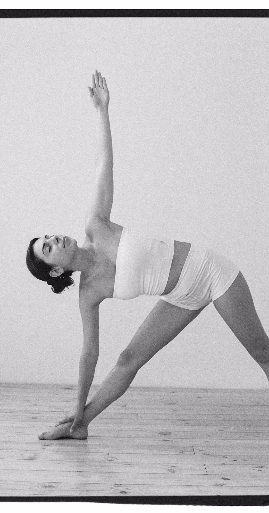 Laia Espejo Dotti practicando yoga